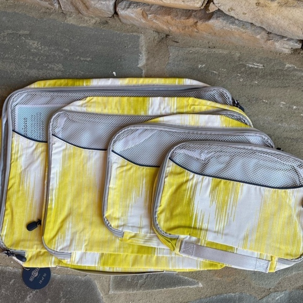 Globite’s 4 Piece Set of Packing Cubes